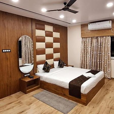 New Sun International & Banquet Hall 贾姆谢德布尔 外观 照片