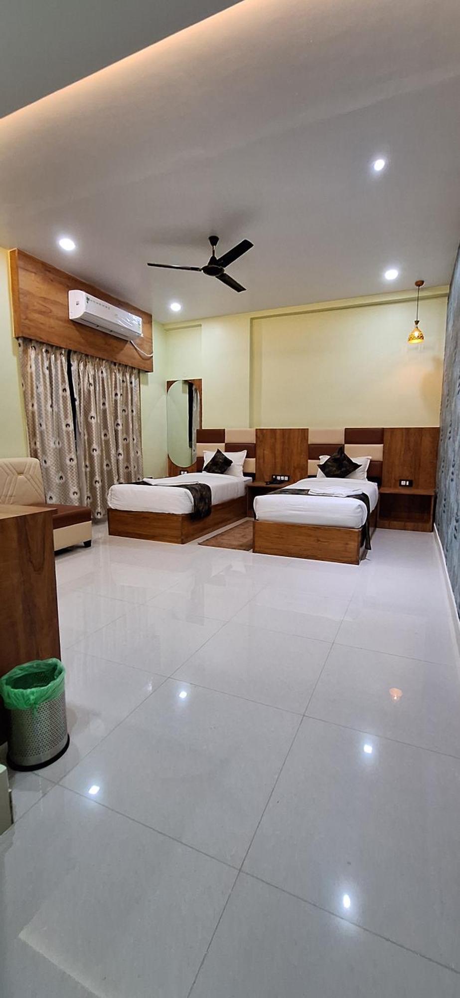 New Sun International & Banquet Hall 贾姆谢德布尔 外观 照片
